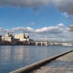 jardin neskuchny le pont Pushkin au loin